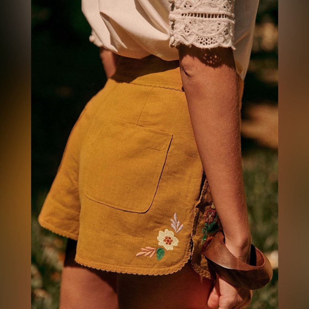 NWT Sézane Carmen Shorts in Ochre FR 42 / US 10